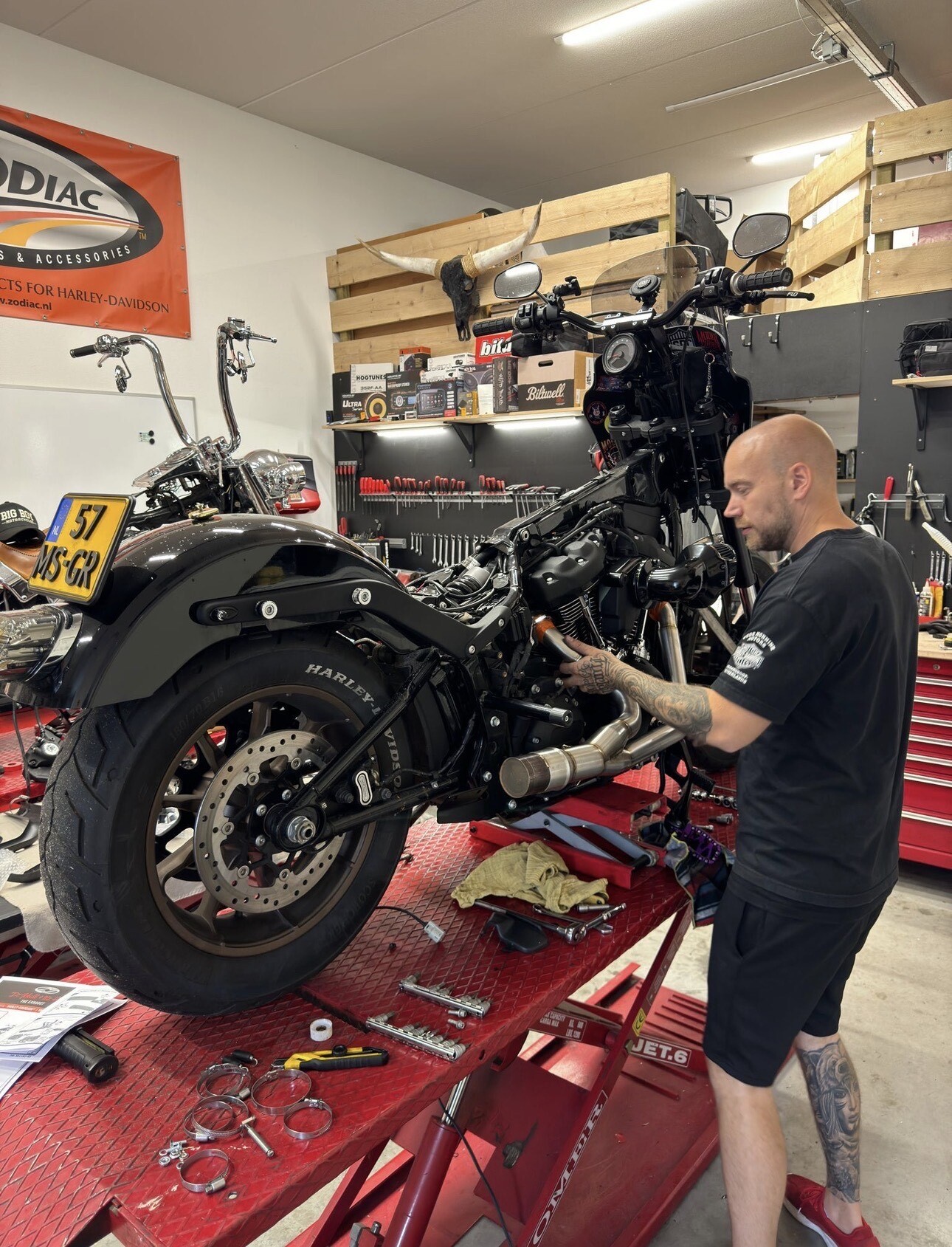 Low Rider S front view with fairing and lighting setup