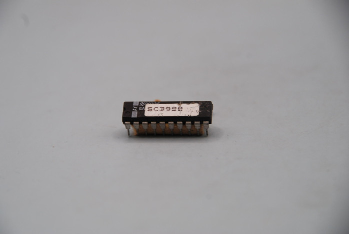 IC (GAL 16V8)