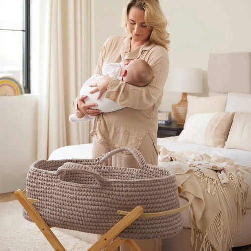 Super Nanny Nest Moses basket & Stand