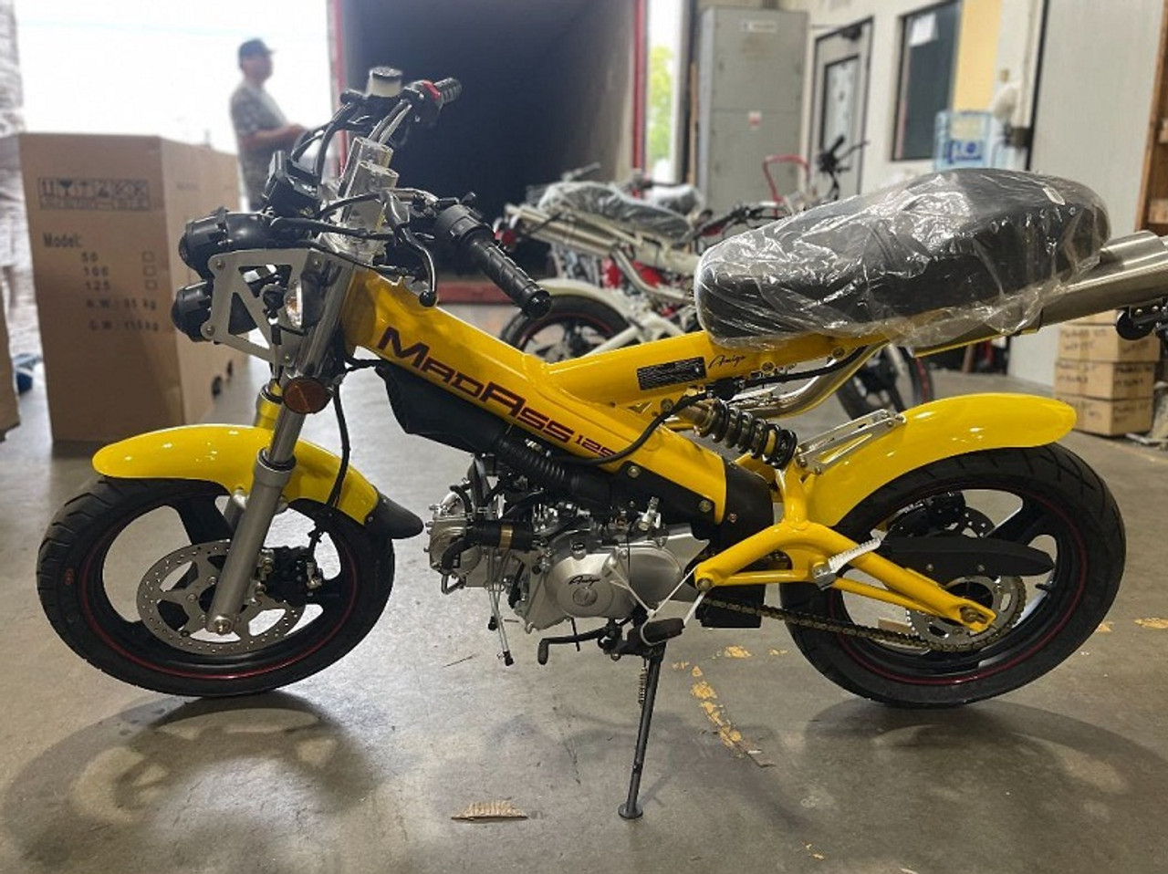 Amigo Madass 125 Scooter, 4-Speed, Manual Transmission - Yellow