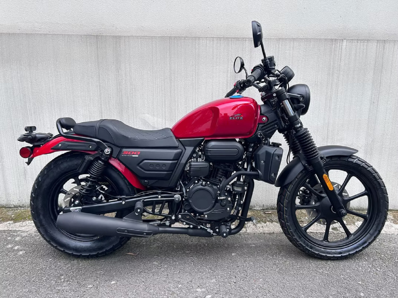 RPS 300 EFI CRUISER BIKE – 302.5CC, INVERTED FORKS, 3.57 GAL FUEL TANK

