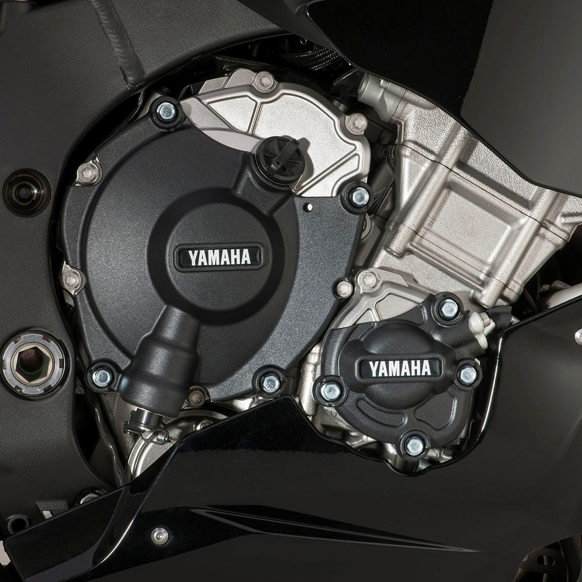 YZF-R1に適合する｜エンジンカバーセットの商品一覧｜バイクパーツ YZF-