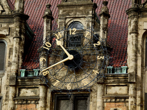 Clock at St. Louis City Hall