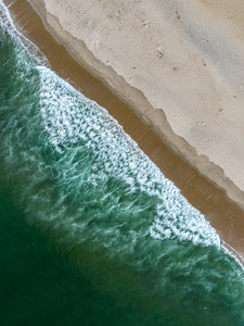 Breaking Waves At The Shoreline​