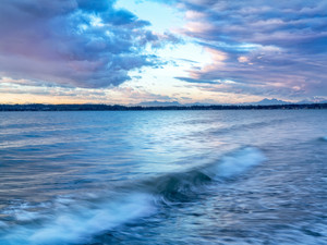 Cloud Break on Bay