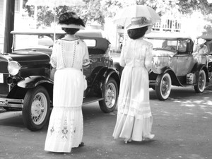 Ladies, Parasols and Looking Good (b/w)