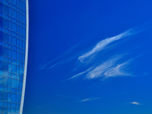Curve and Cloud (Barcelona)