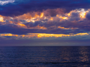 Dark and Gloomy Sunset at Sunset Cliffs | Ocean Beach, San Diego