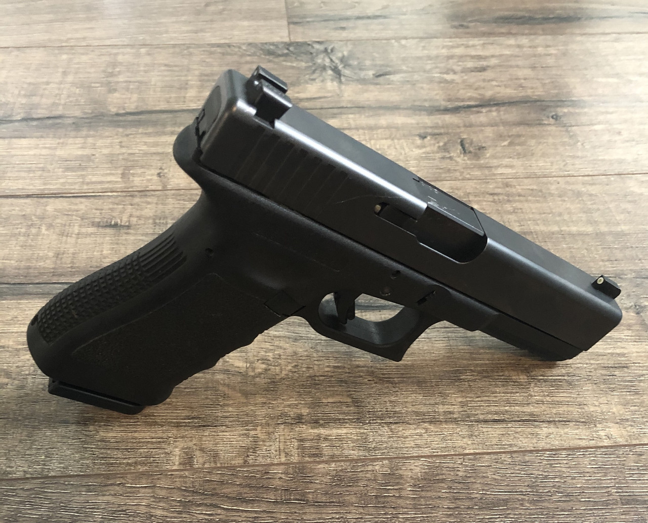 GLOCK 17 FULL SIZE 9MM SEMI AUTO 4.49