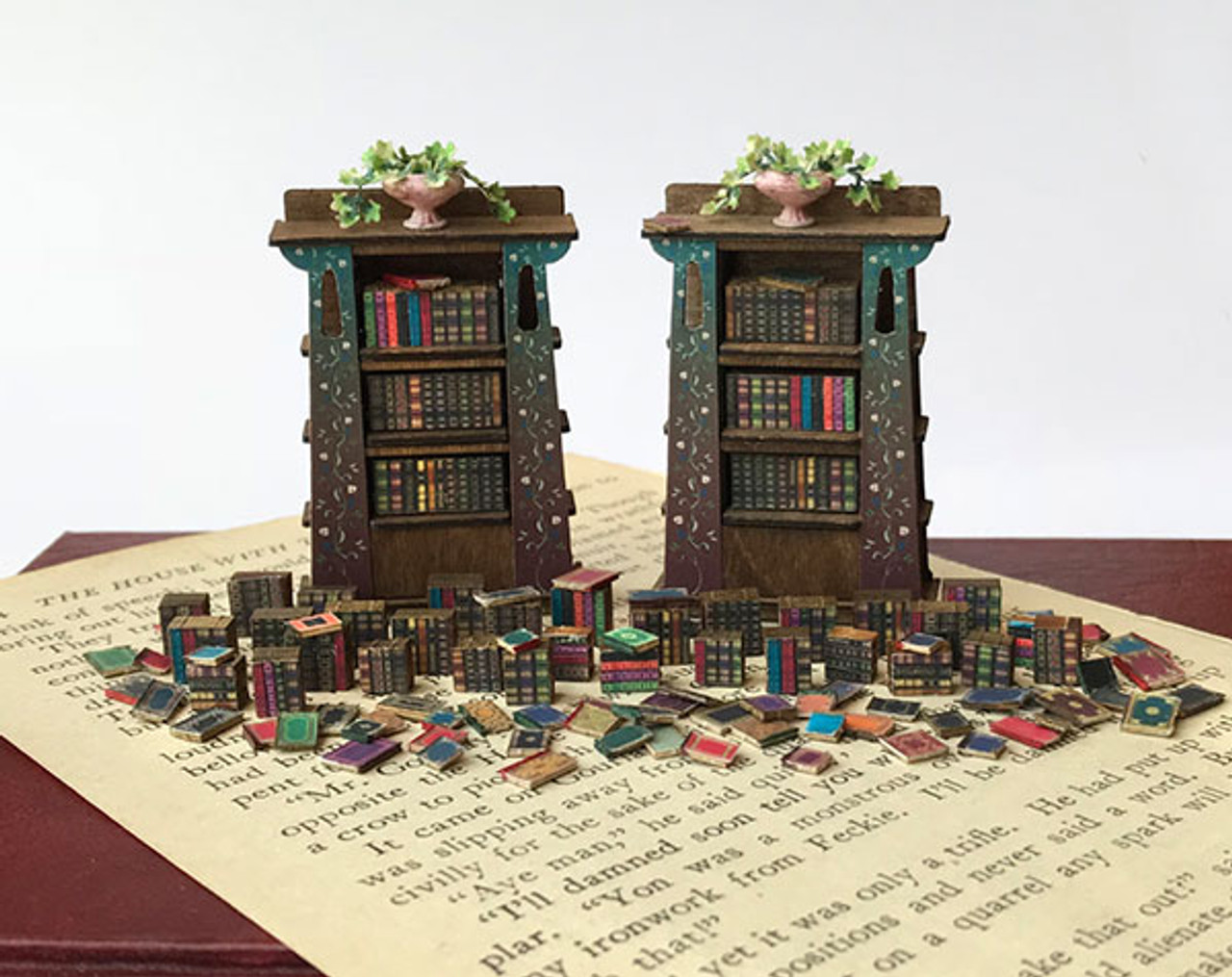 1:48 Books Kit - 125 pcs - True2Scale Dollhouse Miniatures