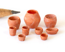 1:48 quarter scale flowerpots in various shapes and sizes