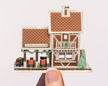 Micro Gingerbread Lebkuchenstadt Train Station Kit