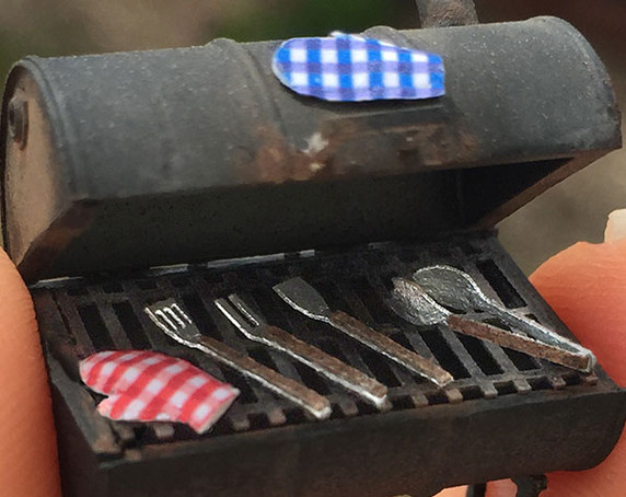 1:48 scale grilling tools