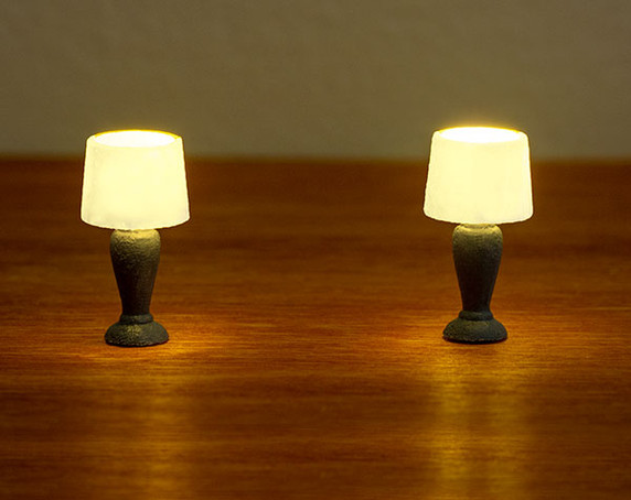 2 traditional lamps for 1:48 quarter scale miniatures; light with LEDs