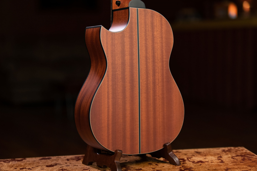 ORTEGA Lizard Series Short Scale Fretless Uke Bass 4 String - Solid Mahogany Natural + Bag