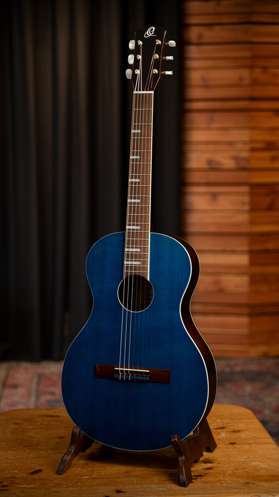 ORTEGA Ranger Series 4/4 Nylon String Guitar 6-String - Ocean Blue + Gig Bag