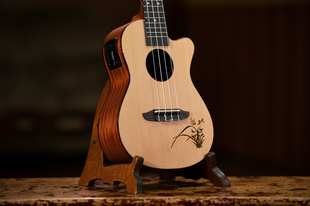 ORTEGA Bonfire Series Preamp Concert Ukulele 4 String - Spruce/Sapele Natural