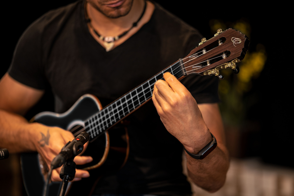 ORTEGA Onyx Series Tenor Ukulele 4 String - Spruce / Mahogany Black + Bag
