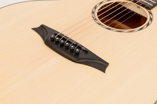 BROMO GUITARS BAA8S Mini Jumbo Guitar