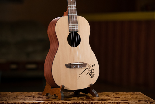 ORTEGA Bonfire Series Baritone Ukulele 4 String - Spruce/Sapele Natural