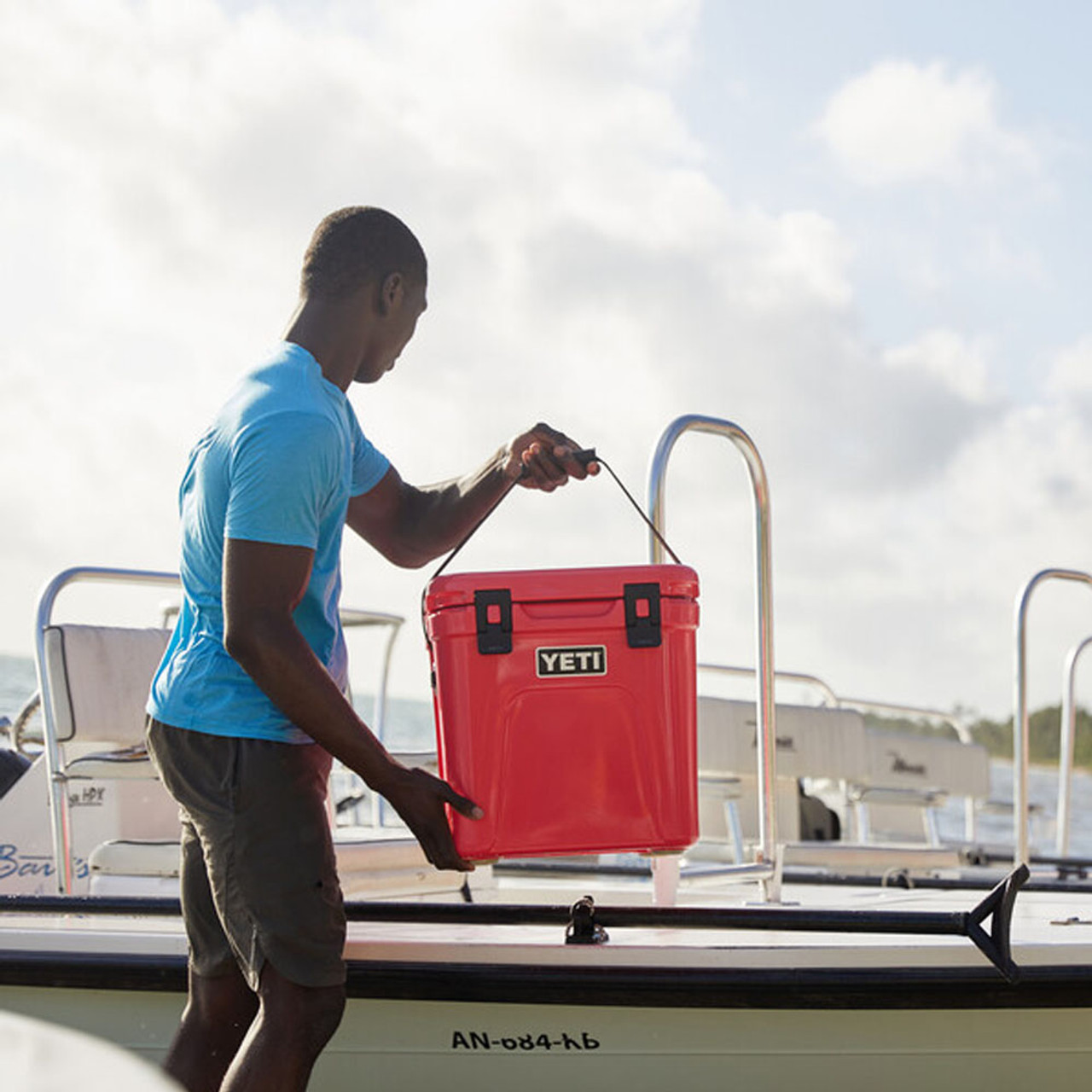 Yeti Roadie 24 Hard Cooler - White