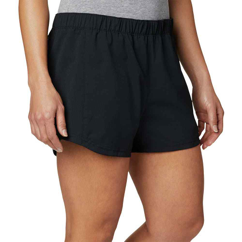 Women's Columbia 4" Tamiami Shorts Black on Model Front