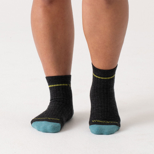 Women's Wide Open Single Stripe Cushioned Quarter Socks Charcoal Front