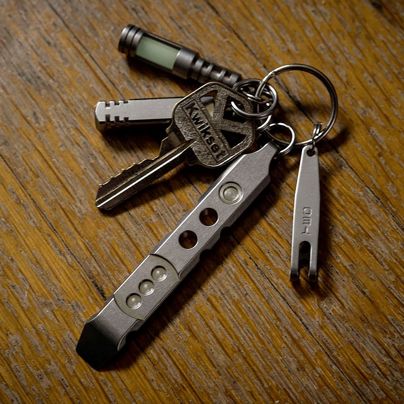 Tec Accessories Ti-Pry Keychain