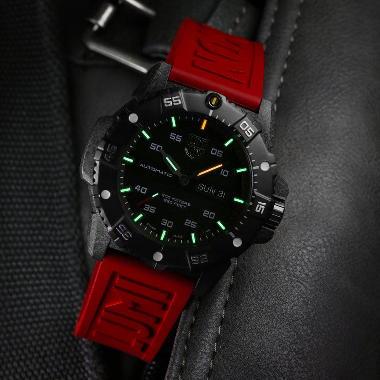 Luminox Navy SEALS/レッド Luminox Master Carbon Seal Automatic