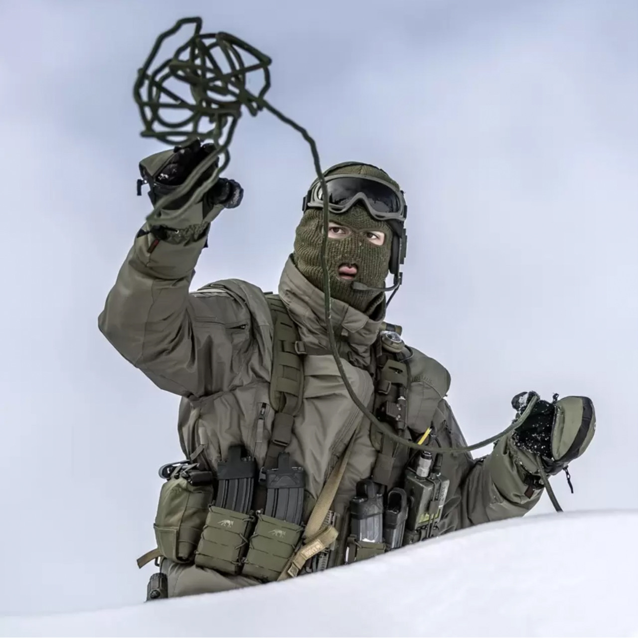 Carinthia HIG Jacket Black Heinnie Haynes1