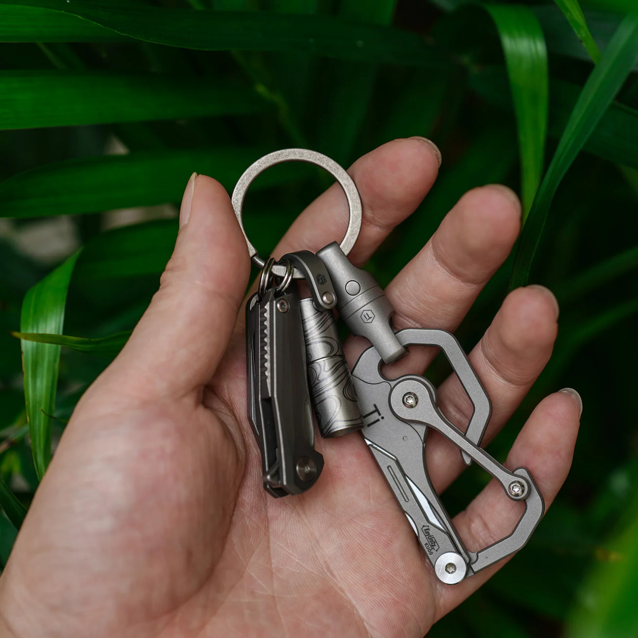KeyUnity Titanium Swivel Key Ring EDC Accessories - Main Image