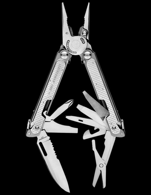 Leatherman YL832265 Signal Multi Tool 19 Functions Sheath