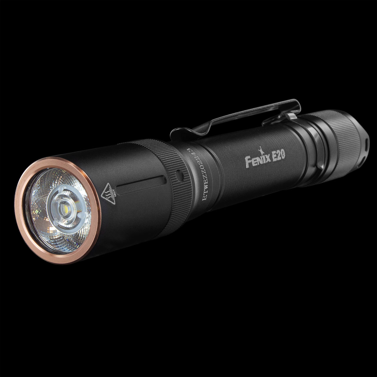 Fenix E20 V2.0 une lampe EDC sans fil à la patte ! 