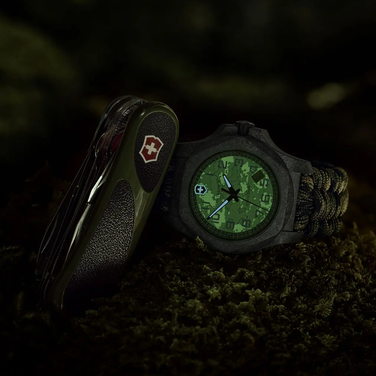VICTORINOX　I.N.O.X.　LIMITED EDITION Victorinox I.N.O.X. Carbon Limited Edition - StyleNoChaser