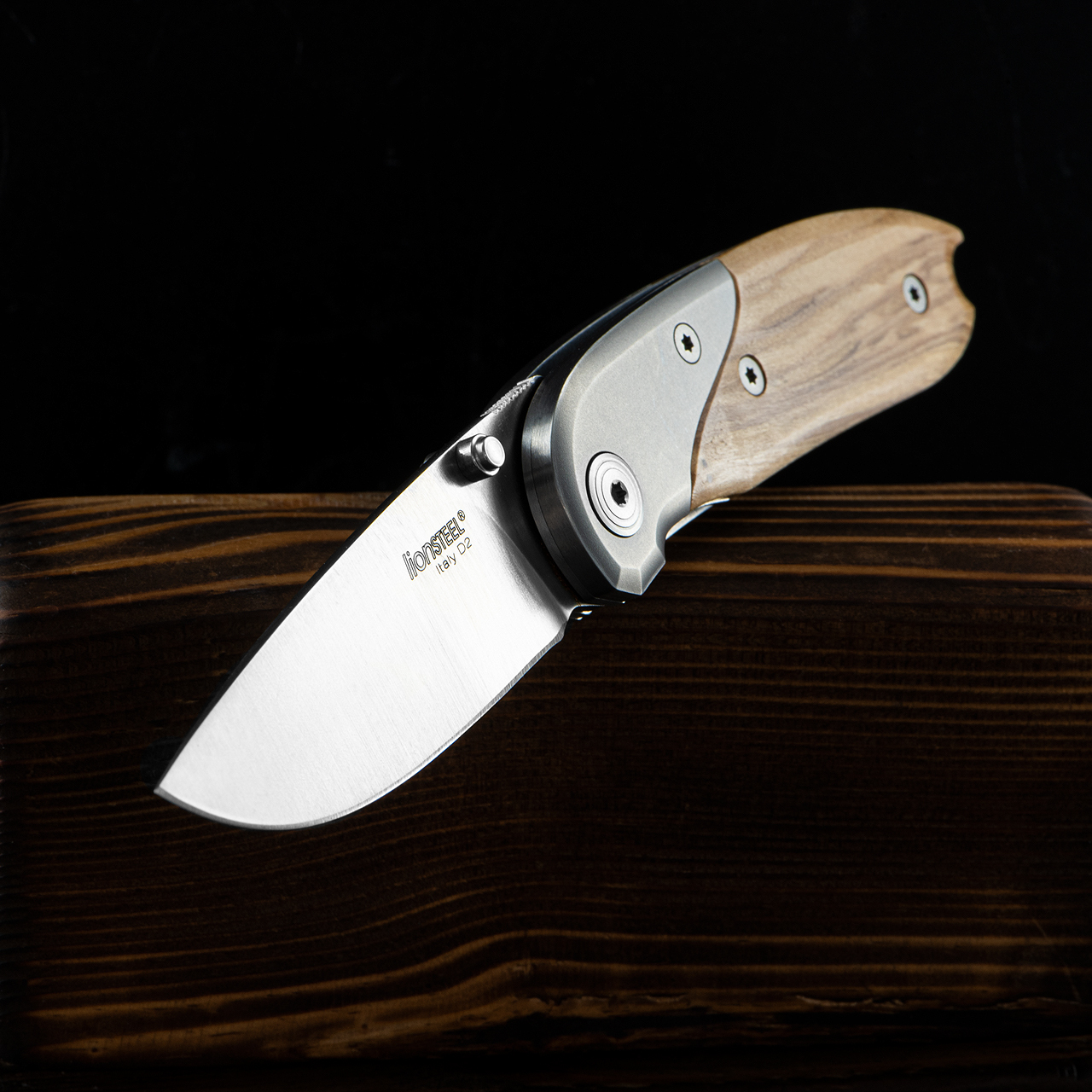Lion Steel Mini Olive with Bolster
