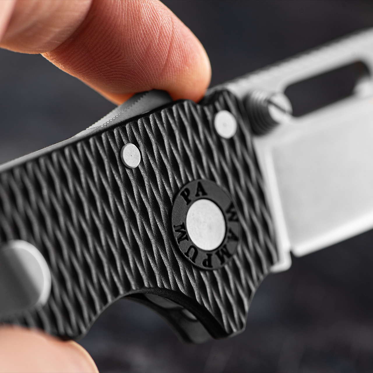 Demko AD20.5 Shark Lock Black Wharncliffe