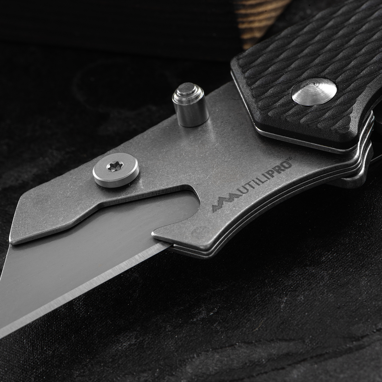 Outdoor Edge UtiliPro Folding Utility Knife Black