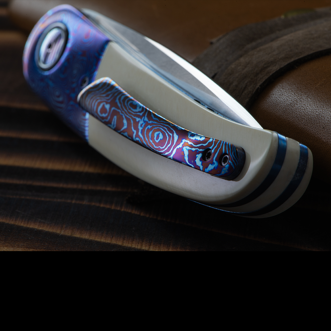 Herucus Blomerus HB06 KORO Yellow Hornbill -D Custom Knife