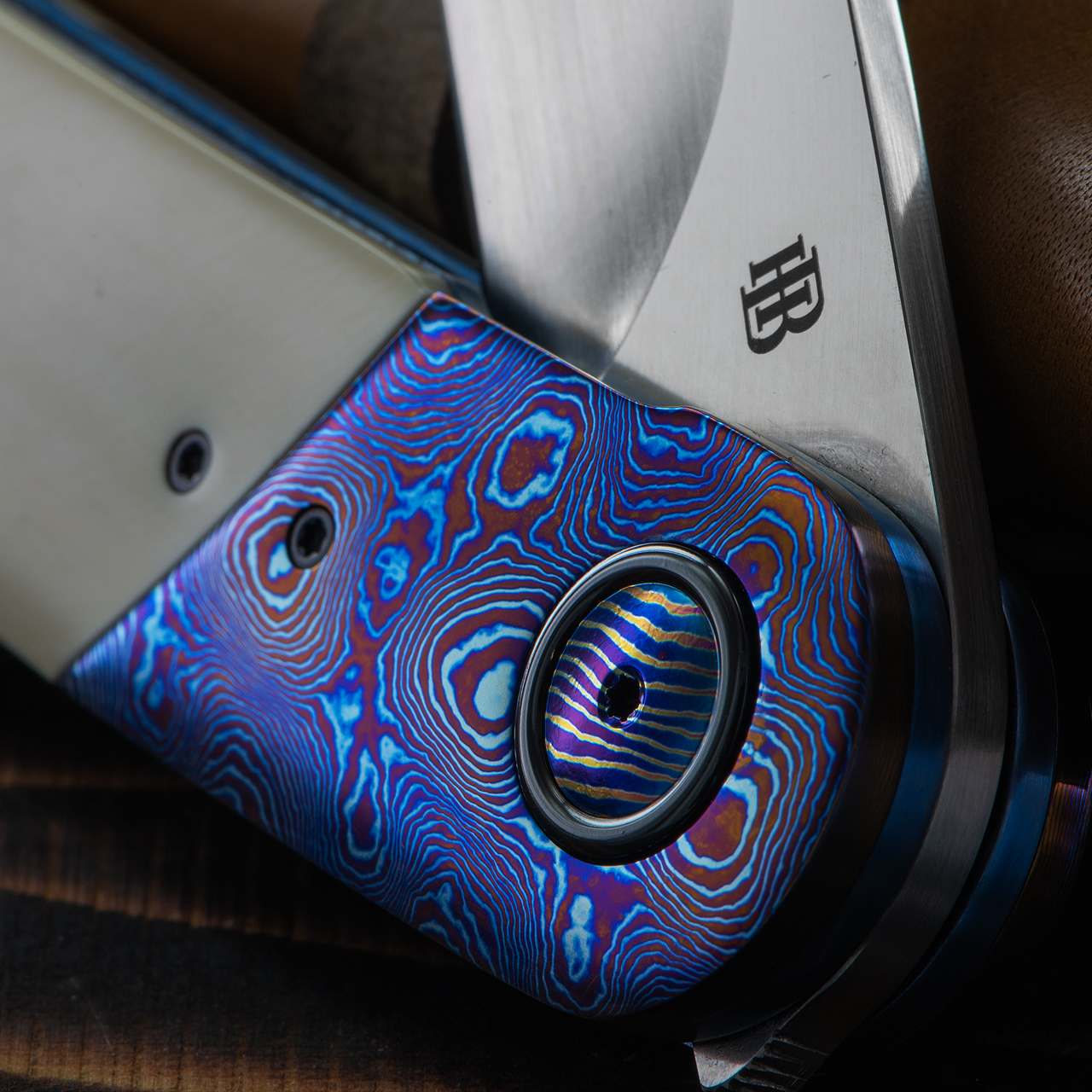 Herucus Blomerus HB06 KORO Yellow Hornbill -D Custom Knife