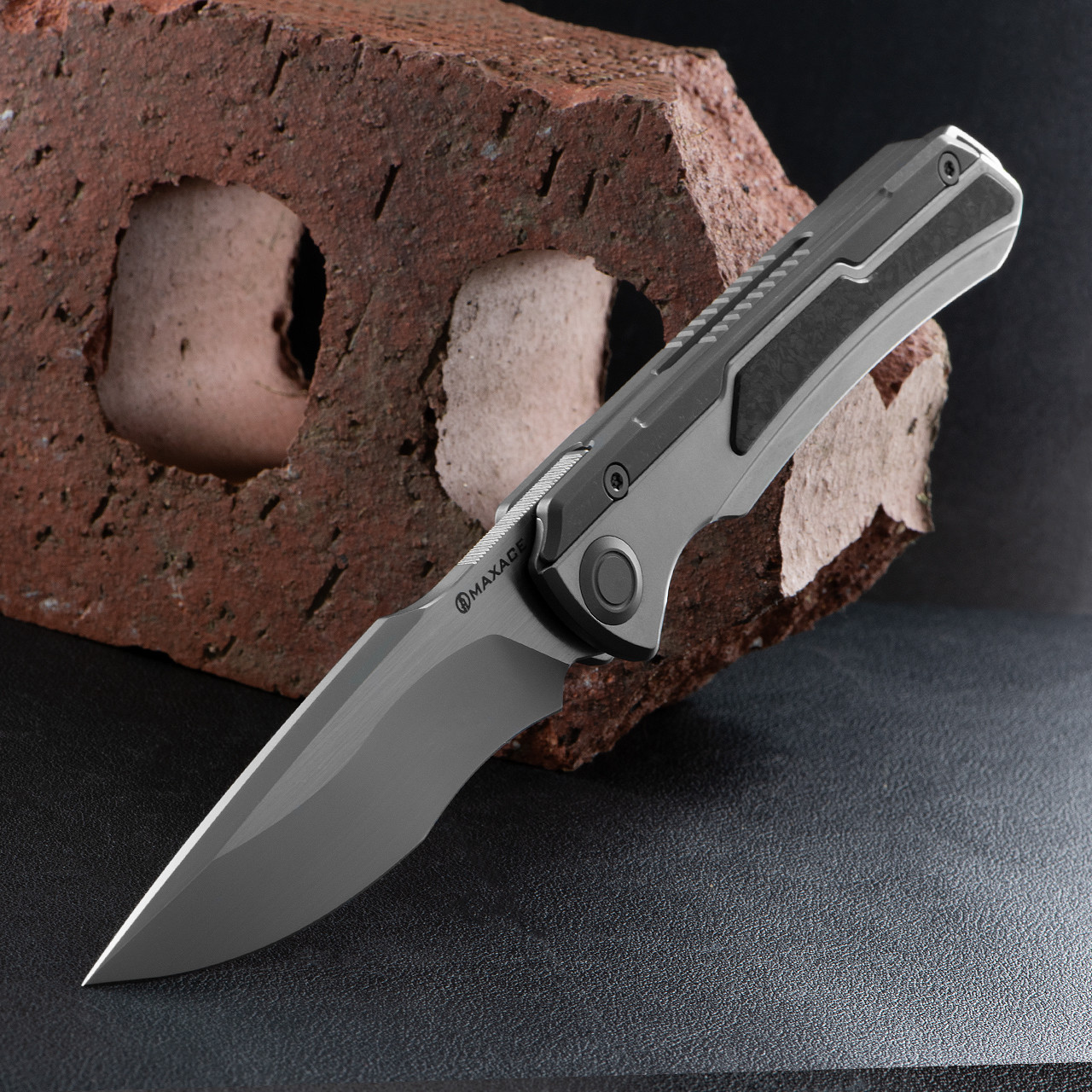 Maxace Kestrel Framelock CF | Heinnie Haynes