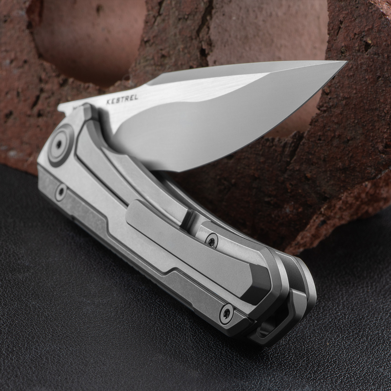 Maxace Kestrel Framelock CF | Heinnie Haynes