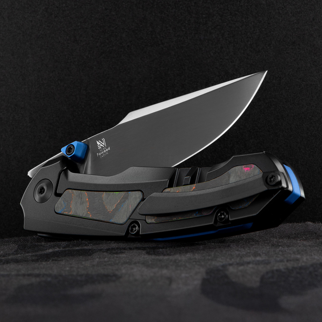 Kizer Feweed Fat Carbon 80's Camo Folding Knife