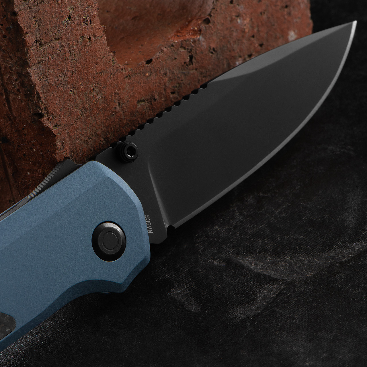 Flytanium Arcade Shark-Lock Blue CF Folding Knife