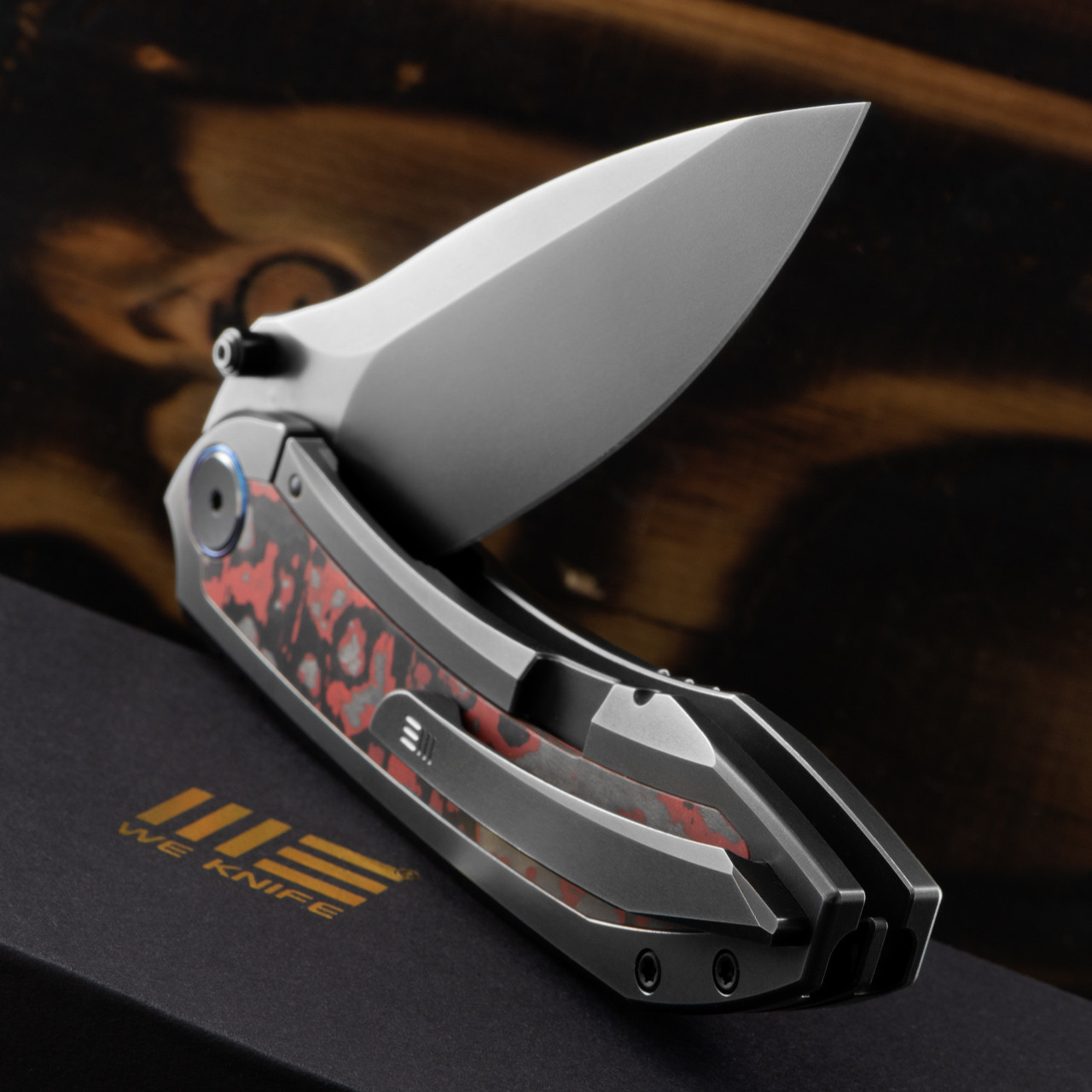 We Knife Winsome Titanium Lava Fat Carbon Folding Knife