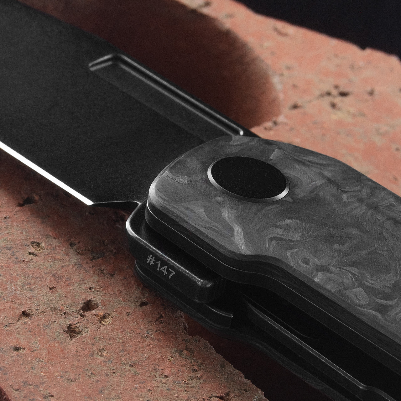 Vero Avid 1 Blackwashed Carbon Fibre Folding Knife