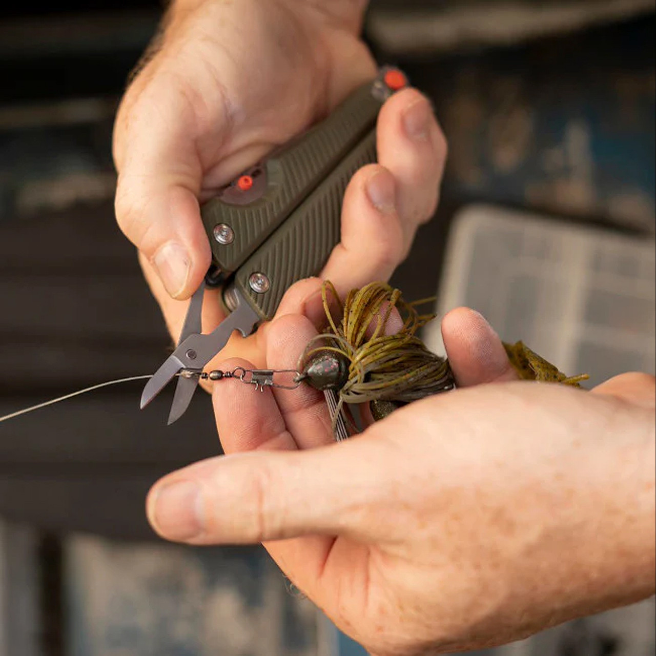 SOG Tellus Multi-Tool