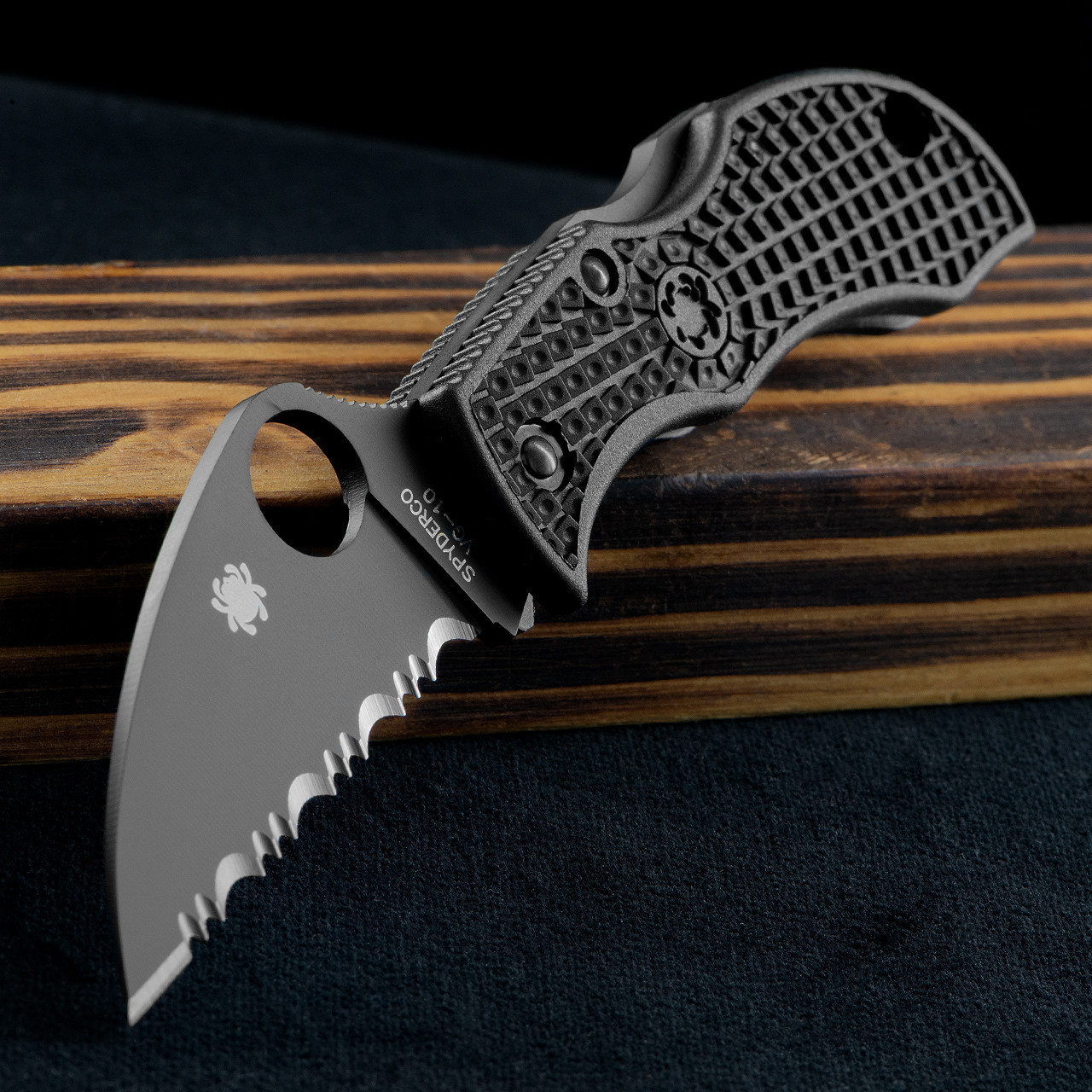 Spyderco Manbug Wharncliffe Lightweight Black Folding Knife