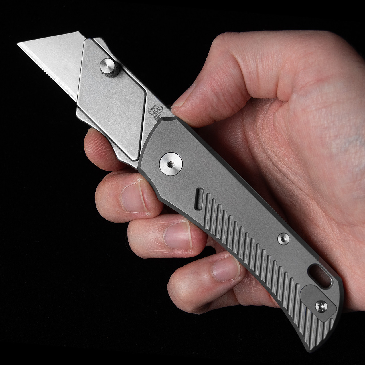 Twisted Assisted Pallas Titanium Utility Knife