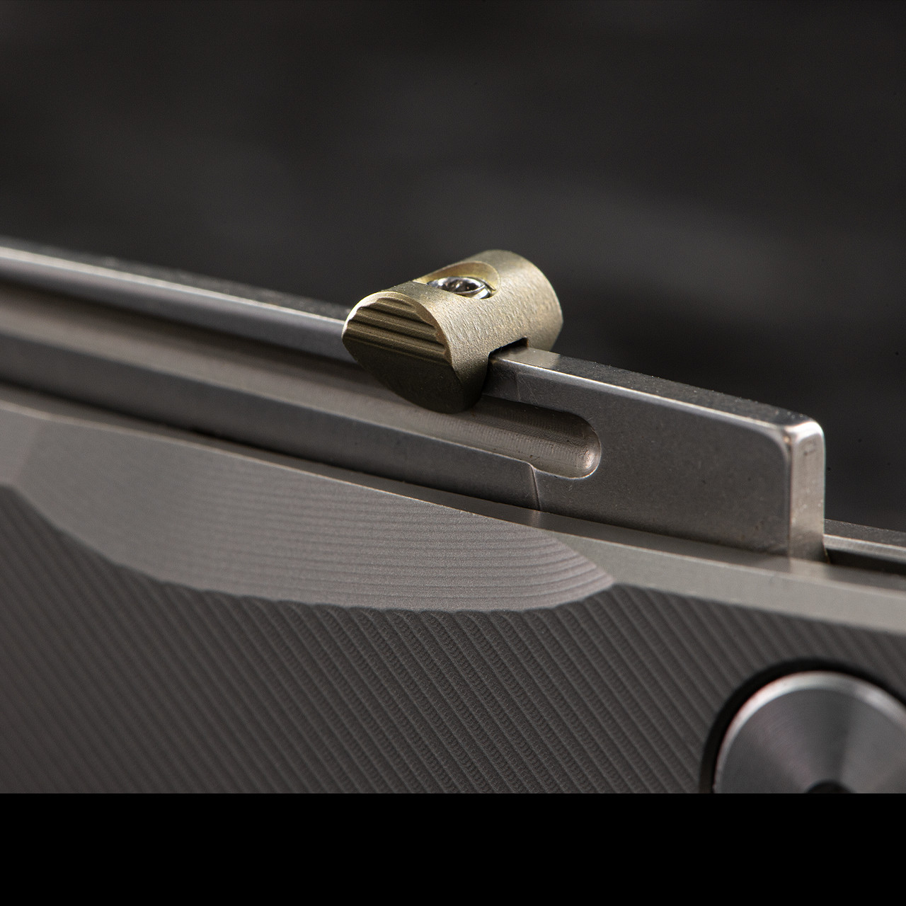 Real Steel Luna Thumb Stud Bronze