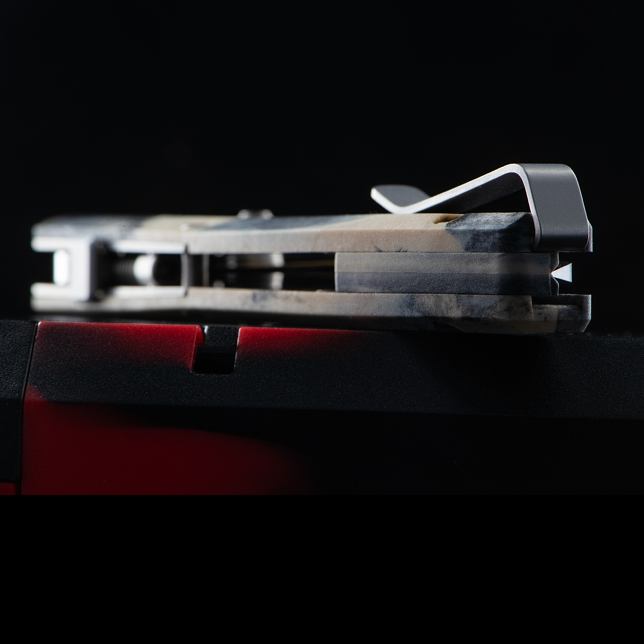 Dots Gear Race Lock Legend Folding Knife